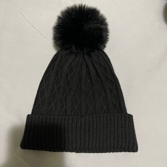 Black Pom Pom toque hat - Picture 1 of 2